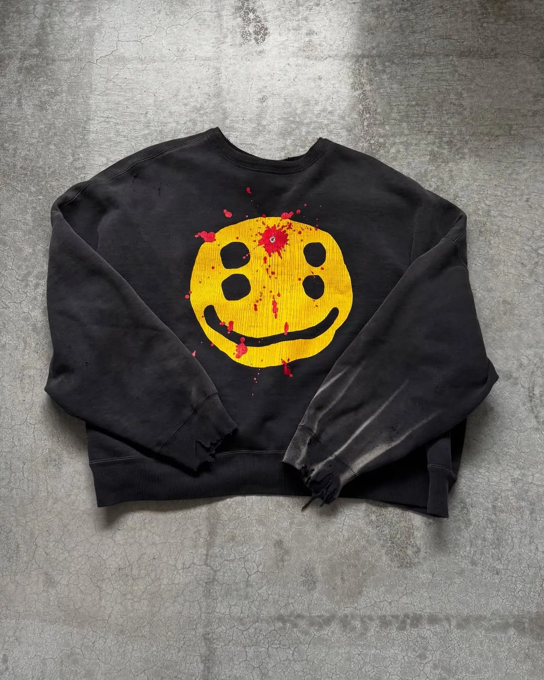 SAINT Mxxxxxx x CACTUS PLANT FLEA MARKET SMILE SWEATER SHIRT CPFM co-branded sweatshirt with smiley face, washed black S-XL, ready-to-wear Assute dyeing, heavy fermentation washing, multi-position spray fading, ultra-complex manual polishing/destruction treatment/special shearing treatment, special striped cuffs/multi-position shearing/pure handmade graffiti and dirty The only correct co-branded main wheat label/wash water label/little angel anti-counterfeiting label in the entire network